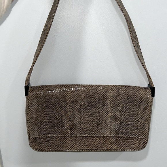 Stuart Weitzman Tan Shoulder Bag with Strap and Textured Finish - Picture 4 of 15